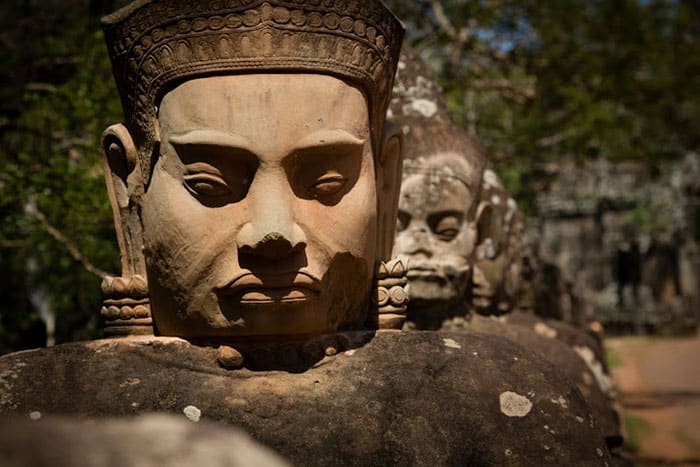 Una holandesa reconoce haber destrozado una de las estatuas de los templos de Angkor