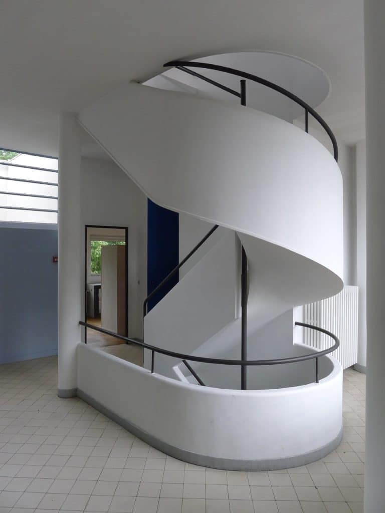 Escalera de caracol en Villa Saboya