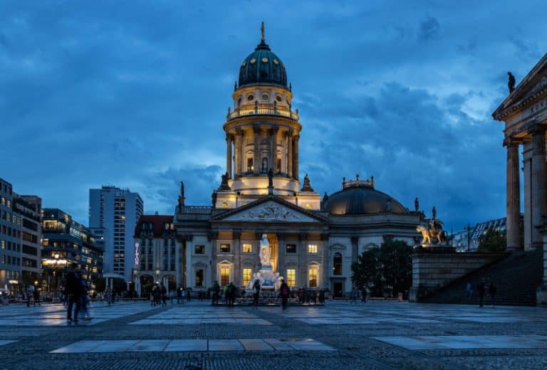 Alemania podría mantener el confinamiento hasta abril