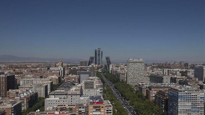 Las grandes empresas facturan más del doble en Madrid que en Cataluña